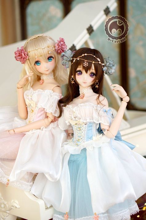 Dresses for BJD Girls Available size Dollfie dream/Smart doll The price includes : Headdress Neckwear Tube top Corset Half dress Inner skirt Socks Shipment : All clothes are made to order , the processing time may vary from 3 to 5 weeks , depends on the order queue and the holidays Package will be shipped by registered airmail , if you want EMS , plz contact me. Hydrangea Dress, Summer Princess, Dollfie Dream, Bjd Clothes, Poses Reference, Doll Wigs, Fairy Fashion, Smart Doll, Dream Girl