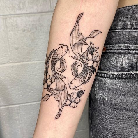 Pisces Daffodil Tattoo, Matching Pisces Fish Tattoo, Big Pisces Tattoo, Pices Zodiac Tattoo Koi Fish, Women Koi Fish Tattoo, Small Coyfish Tattoo, Pisces Forearm Tattoo Women, Pisces Tattoo With Flowers, Koi Pisces Tattoo