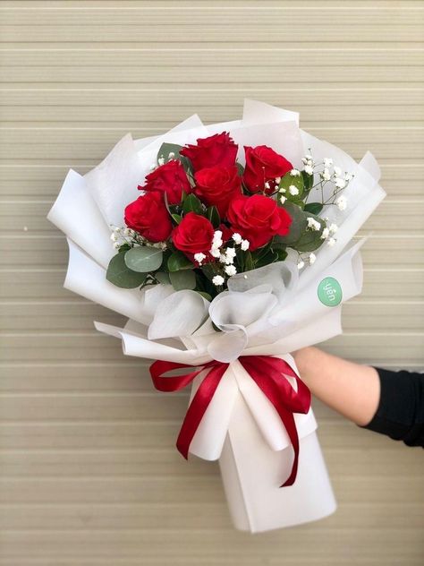 Fresh Roses Bouquet, Wrapped Rose Bouquet, Red Flowers Bouquet Gift, Red Roses Bouquet Gift, Roses Bouquet Gift, Diy Bouquet Wrap, Luxury Flower Bouquets, Flower Bouquet Diy, Red Rose Bouquet