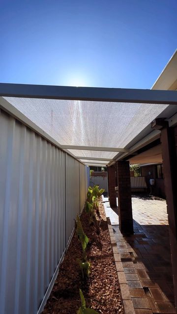 Diy Covered Dog Run, Shade For Dogs, Dog Backyard, Dog Run, Outdoor Dog House, Pet Area, Dog Cover, Dog Yard, Diy Shades