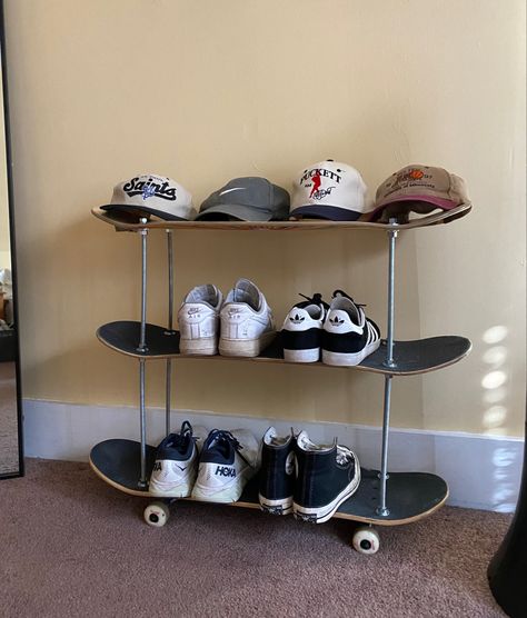 Get Ready Space In Bedroom, Bedroom Shoe Rack Ideas, Sick Room Decor, Aesthetic Shoe Rack Ideas, Shoes Furniture Ideas, Skater Home Decor, Cool Decor Ideas, Odd House Decor, Skateboard Shoe Rack