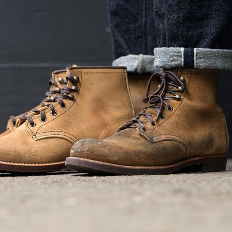 Great patina seen here on this pair of Red Wing 3344 Hawthorne Blacksmith boots. Alex has worn these for roughly 5 months. Worn with… Red Wing Blacksmith, Redwing Boots, Chippewa Boots, Red Wing Iron Ranger, Iron Ranger, Abercrombie Men, Nice Boots, Wing Boots, Grandpa Style