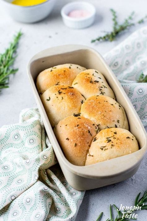 With less than 10 minutes of work, you can make this incredibly easy Herb Bubble Bread. Everyone will enjoy these buttery herbed pull apart rolls for Thanksgiving or a weekend dinner that are so simple even kids can make them. Rolls For Thanksgiving, Pull Apart Rolls, Thanksgiving Rolls, Bubble Bread, Frozen Rolls, Homemade Bread Recipes Easy, Homemade Bread Easy, Weekend Dinner, Savory Bread