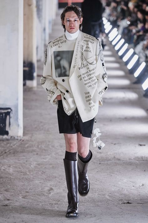 Takahiromiyashita The Soloist Fall 2020 Menswear Fashion Show - Vogue Gender Neutral Clothes, The Soloist, Menswear Runway, Moda Paris, Menswear Fashion Show, Menswear Fashion, Menswear Collection, Fashion Show Collection, Look Fashion