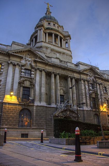 The Old Bailey (Edwardian, 1906) Inns Of Court, Johnson House, London Icons, Life In The Uk, Neoclassical Architecture, London Aesthetic, London Architecture, English Village, Iconic Buildings