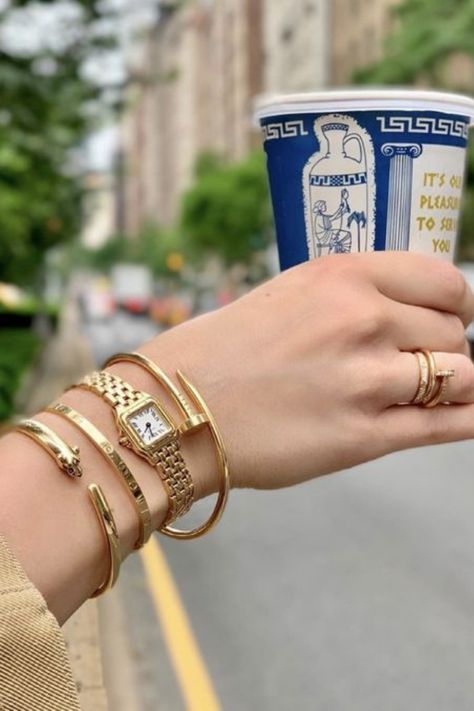 Cartier Watches Women, خواتم خطوبة, Womens Designer Watches, Classy Watch, Wrist Jewelry, Luxe Jewelry, Jewelry Accessories Ideas, Arm Party, Womens Watches Luxury