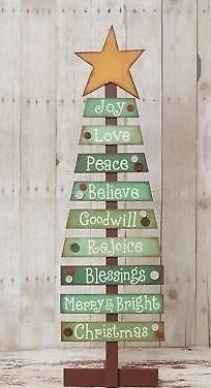 Country Thanksgiving Decorations, Amber Decor, Pallet Trees, Country Thanksgiving, Fence Wood, Pallet Christmas Tree, Wooden Christmas Crafts, Pallet Christmas, Merry Bright Christmas