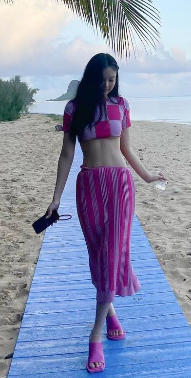 Underboob Crop Top, Blackpink Jennie, Two Piece Skirt, Skirt Set, Two Piece Skirt Set, Two Piece, Crop Top, Crop Tops, Women's Top