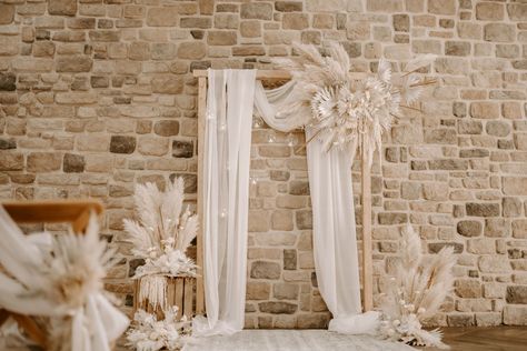 Boho Winter Barn Wedding at Stretton Manor Barn Wedding Inspo Boho, Boho Winter Wedding, Winter Barn Wedding, Boho Wedding Style, Wedding Pampas, Winter Barn Weddings, Pampas Wedding, Winter Wedding Fashion, Boho Wedding Backdrop