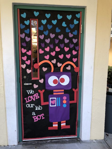 Valentine Science Lab Door Bulletin Board Robot Idea Unicorn Valentine Box Diy, Computer Lab Bulletin Board Ideas, Valentines Door Decorations Classroom, Valentines Day Classroom, Valentines Classroom Door, Diy Valentine's Box, Computer Lab Decor, Classroom Door Ideas, Computer Lab Classroom