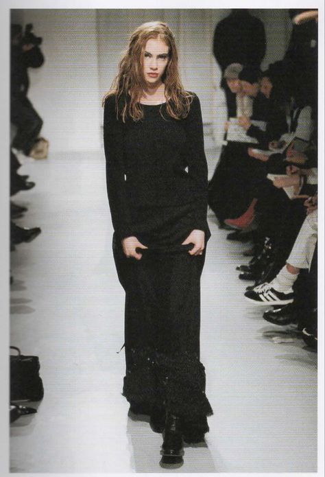 Ann Demeulemeester 90s, Elsa Schiaparelli, Minimal Look, Quirky Fashion, Fashion Victim, Ann Demeulemeester, Dark Fashion, 90s Fashion, Runway Fashion