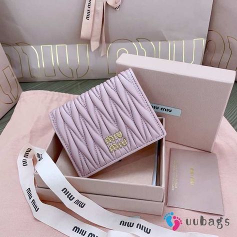 Uubags | Miu Miu small matelassé nappa leather wallet in light pink 11.2x8.5cm - uubags.org Ysl Tote, Lv Backpack, Bday Wishlist, Ysl Wallet, Fendi Tote, Burberry Shoulder Bag, Sunglasses Strap, Fendi Peekaboo, Chanel Flap Bag