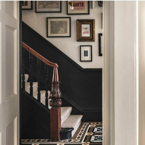 Dark Victorian Hallway, Dark Entrance Hall Ideas, Upstairs Hallway Ideas Landing, Dark Hallway Decorating, Victorian Staircase Ideas, Enclosed Staircase Ideas, Upstairs Landing Ideas, Hall Stairs And Landing Decor, Victorian Hallway Ideas