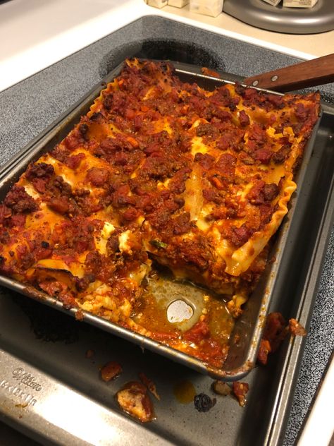 Lasagna Sauce Recipe, Meaty Lasagna, Emeril Recipes, Emeril Lagasse Recipes, Lasagna Bolognese, Italian Meals, Lasagne Recipes, Cheese Lasagna, Emeril Lagasse