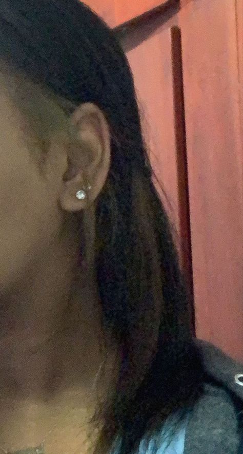 2nd Ear Piercing Black Women, Double Ear Piercing Black Woman, Second Ear Lobe Piercing, 2nd Ear Piercing, Double Ear Piercing, 2 Ear Piercings, Ears Piercing, Blonde Streak, Slay Hairstyles