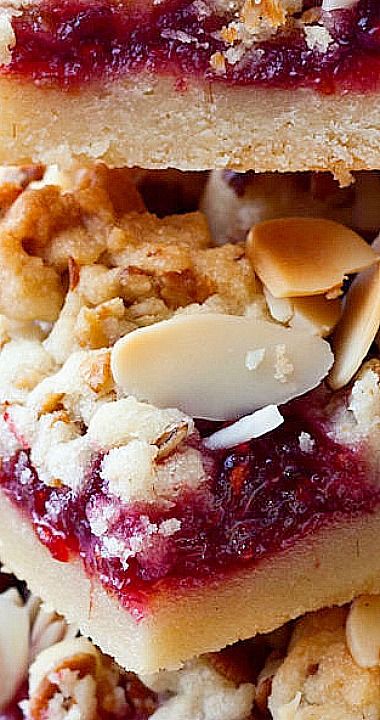 Crumble Bars Recipes, Quince Treats, Creme Fraiche Dessert, Raspberry Crumble Bars, Cob Loaf, Slice Recipes, Food Deserts, Raspberry Crumble, Raspberry Bars