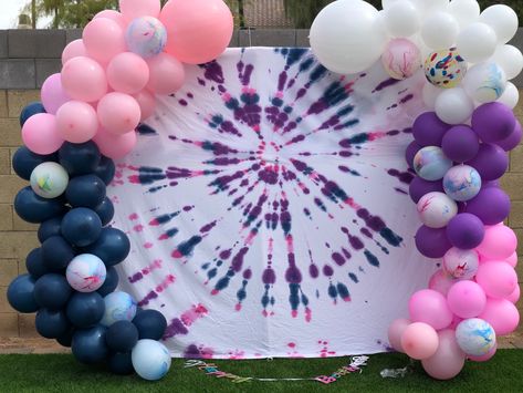 Tie Dye Party Decorations Birthdays, Tye Dye Birthday Party Decorations, Tye Dye Balloon Garland, Tye Dye Theme Party, Tye Dye Balloon Arch, Tye Dye Gender Reveal, Tye Dye Wedding Ideas, The Dye Party, Tie Dye Balloons