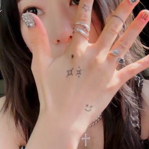 Sakura Le Sserafim, Sakura Miyawaki, Ice Queen, Kpop Fanart, Hand Tattoos, Ear Piercings, Tatting, Piercings, Tattoos