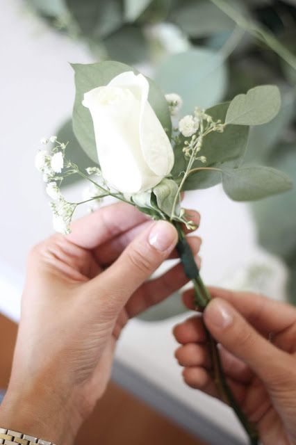 Diy Wedding Bouquet Tutorial, Diy Wedding Bouquet Fake Flowers, Diy Boutonniere Wedding, Wedding Bouquet Fake Flowers, Diy Flower Arrangements Wedding, Diy Bridesmaid Bouquet, Diy Boutonniere, Bridal Party Bouquets, Bouquet Tutorial