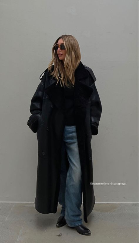 Black Shearling Coat Outfit, Black Long Fur Coat Outfit, Long Shearling Coat Outfit, Faux Shearling Coat Outfit, Shearling Coat Outfit, Long Shearling Coat, Black Shearling Coat, Long Coat Outfit, Winter Coat Outfits