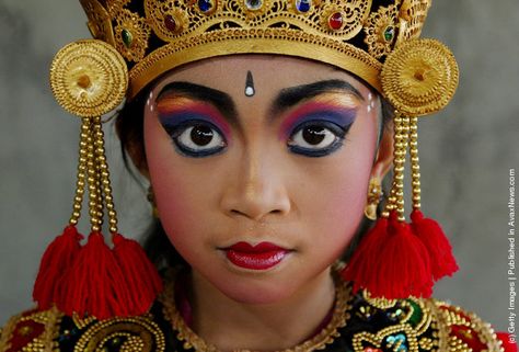 1000+ images about Balinese Dance Costume on Pinterest | Balinese ... Asian Party, Festival Makeup Glitter, Face Jewels, Most Beautiful Eyes, Bali Fashion, Purple Eyeshadow, Photo Editing Services, Exotic Fashion, School Play