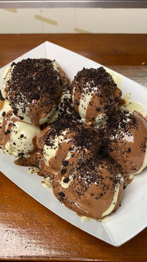 Donut Balls, Donut Bites, Oreo Bites, Chocolate Ball, Miami Design District, Fruit Chip, Chocolate Balls, Creative Birthday Cakes, Healthy Food Dishes