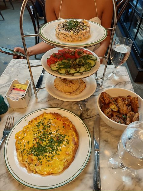 New york city brunch, brunch with friends, bagel tower, sadelles, soho brunch, mykenna dorn Sadelles Nyc, Bagel Tower, Mykenna Dorn, Brunch In Nyc, Friends Nyc, Brunch Restaurant, Brunch Nyc, 2024 Manifestation, Brunch With Friends