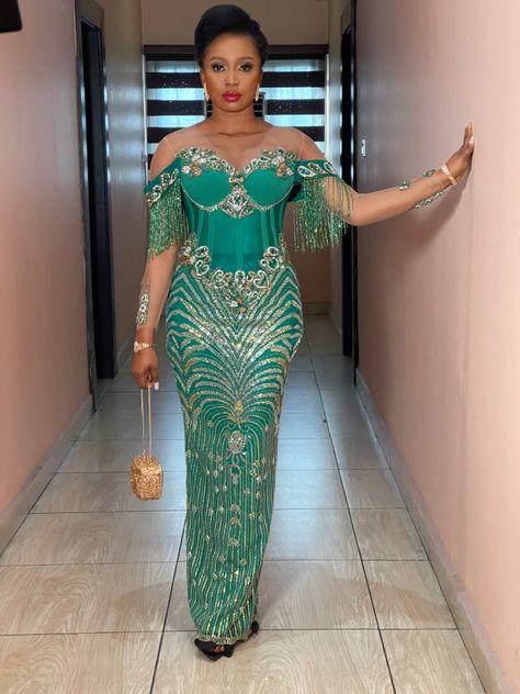 Asoebi Lace Styles Classy 2024 Corset, Green Lace Asoebi Styles, Green Asoebi, Asoebi Lace Styles Classy, Victorian Corset Dress, Lace Asoebi, Lace Asoebi Styles, Asoebi Lace Styles, Asoebi Lace