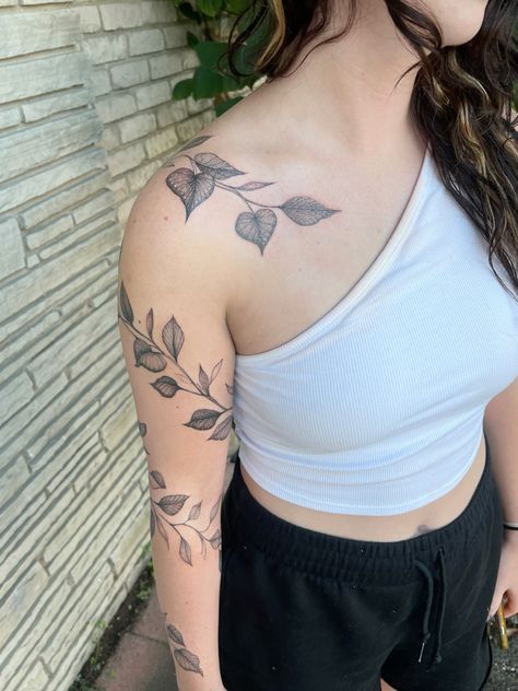 Best Feminine Tattoos, Arm Wrap Tattoo, Minimal Tattoo Ideas, Around Arm Tattoo, Wrap Around Tattoo, Vine Tattoo, Wrap Tattoo, Full Arm Tattoos, Forarm Tattoos