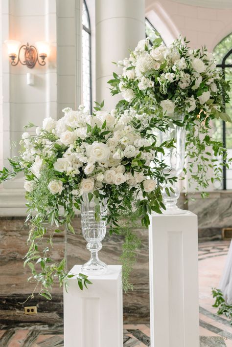 Ethereal Greenery - WedLuxe Magazine Green And White Wedding Color Scheme, Elegant Timeless Wedding Decor, Alter Flowers, Drapery Ideas, Wedding Church Decor, Church Wedding Flowers, Wedding Alters, Altar Arrangement, Altar Flowers