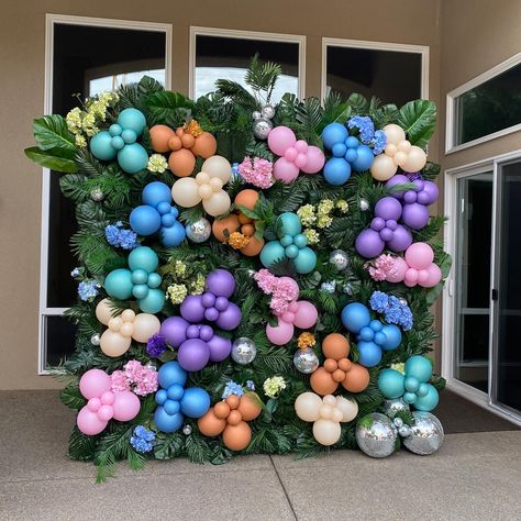 Grass Wall Balloons, Greenery Balloon Backdrop, Balloons On Greenery Wall, Greenery Backdrop With Balloons, Tropical Greenery Wall, Disco Ball Backdrop, Greenery Wall Backdrop, Disco Backdrop, Flower Wall Decor Diy