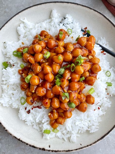 Sweet and Sour Chickpeas - onebalancedlife.com Cheakpeas Recipes Dinner, Canned Chickpeas Recipes, Sweet And Sour Chickpeas, Chickpea And Rice Recipe, Chickpea And Rice, Sweet And Sour Recipes, Florida Recipes, Plant Based Meal, Recipes Veg