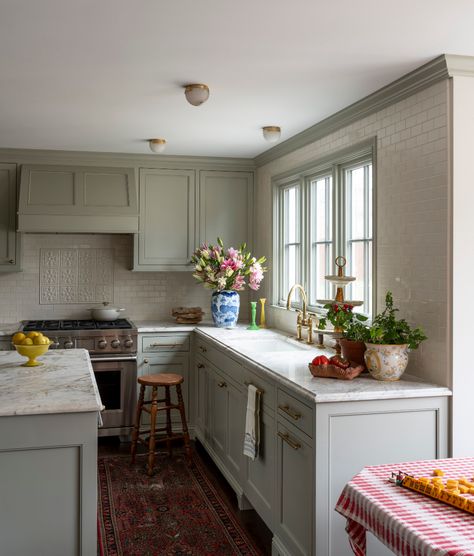 Country Club Colonial — Studio Day Colonial House Kitchen, Colonial Revival Kitchen, Colonial Kitchen Ideas, Kitchen Southern, Mission House, Colonial Kitchen, Fantasy Rooms, Timeless Kitchen, Interior Design Boards