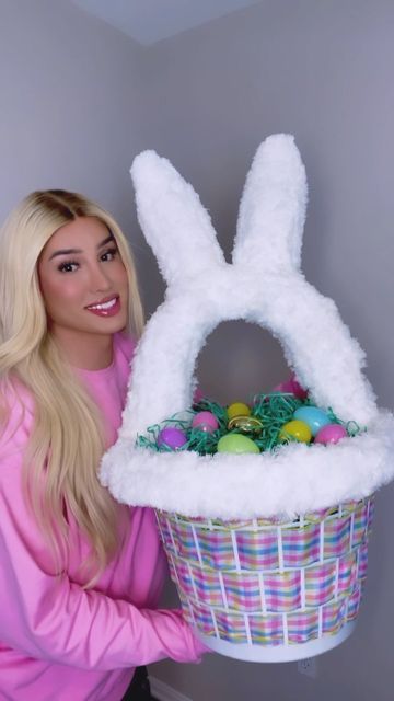 Easter Baskets Diy Handmade, Diy Large Easter Basket, Giant Easter Basket Diy, Big Easter Basket Ideas, Creative Easter Basket Ideas, Diy Easter Baskets For Kids, Diy Easter Basket Ideas, Jumbo Easter Basket, Laundry Basket Easter Basket