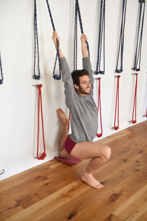 Yoga Rope Wall, Iyengar Yoga Poses, Yoga Rope, Yoga Shoulder, Morning Yoga Stretches, Integral Yoga, Back Bend, Yoga Backbend, Wall Yoga