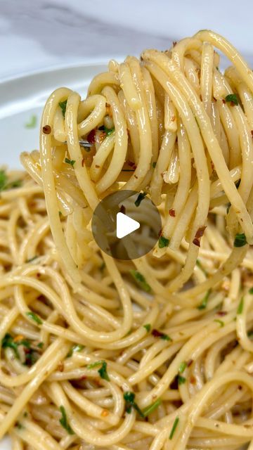 Olive Oil Vegetable Pasta, Garlic Pasta Olive Oil, Pasta With Olive Oil And Garlic, Oil Based Pasta Sauce, Pasta With Garlic And Olive Oil, Spaghetti Aglio Olio Recipe, Garlic Oil Pasta, Garlic Olive Oil Pasta, Apple Crisp Bars Recipe