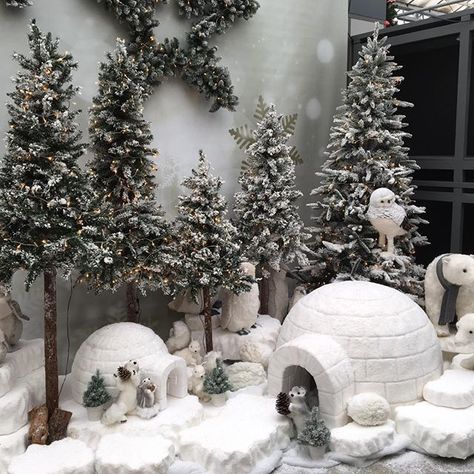 Forest Winter Wonderland Christmas, Arctic Christmas Decorations, Winter Wonderland Christmas Outdoor Decorating Ideas, Winter Wonderland Set Design, Christmas Event Ideas, Modern Decor Ideas, Snow Theme, Christmas Window Display, Christmas Forest