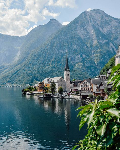 Gmunden Austria, Germany Munich, Hallstatt Austria, World Most Beautiful Place, Mini Houses, Dream Vacations Destinations, Africa Do Sul, Austria Travel, Europe Photos