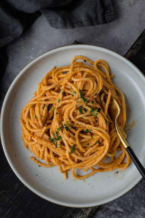 Enjoy the smoky and sweet flavors of this creamy cashew pasta sauce reminiscent of romesco. Roasted red bell peppers, sun-dried tomatoes, and garlic create a delicious vegan sauce perfect for a quick but satisfying pasta dinner. #vegan #dairyfree #pasta #sauce Cashew Pasta Sauce, Cashew Pasta, Broccolini Pasta, Winter Appetizers, Arugula Pasta, Spring Appetizers, Vegan Sauce, Cauliflower Sauce, Cauliflower Pasta