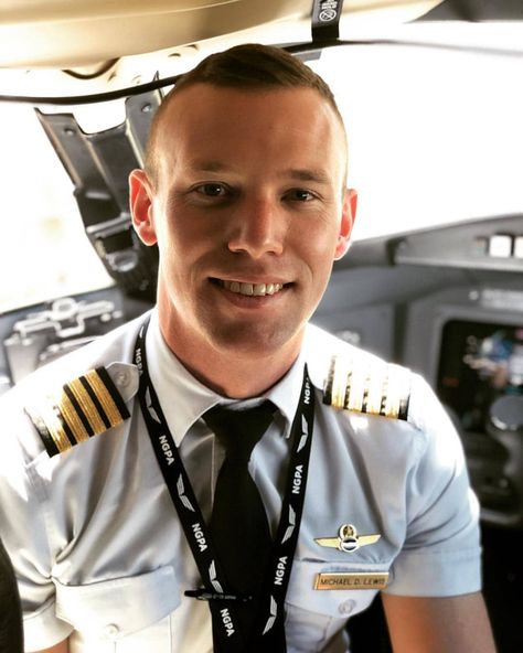 Pilot Uniform Men, Man In Uniform, Uniform Men, Pilot Uniform, Haircut For Men, Men's Uniforms, Mens Haircuts, Flight Crew, Haircuts Short