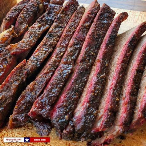 Chuck roast is a fantastic alternative to brisket. Serve this Smoked Chuck Roast on a Pellet Grill at your next cookout! Roast On Pellet Grill, Amaretto Drinks Recipes, Cross Rib Roast, Smoked Chuck Roast, Chuck Roast Recipes, Steak Rubs, Grilled Roast, Pellet Grill Recipes, Traeger Recipes