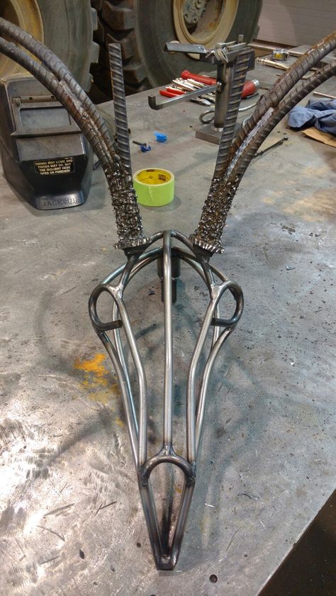 Welding Projects Sculptures & Statues, Metal Sculpture Artists, Art Fer, Cool Welding Projects, Welded Metal Projects, Welding Crafts, Recycled Metal Art, Welding Ideas, Welding Art Projects