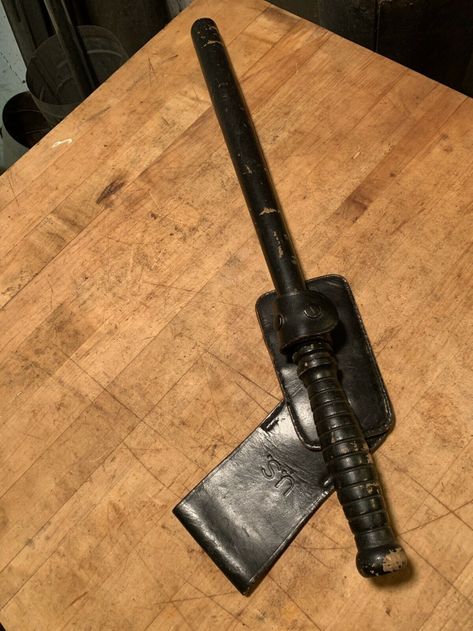 VINTAGE US MILITARY Police Baton Riot Club Night Stick W/ Holster - $28.00 | PicClick Police Baton Sticks, Edc Aesthetic, Tactical Ideas, Police Baton, Turntable Vintage, Police Sunglasses, Youtube Ideas, Coin Display, Belt Holster