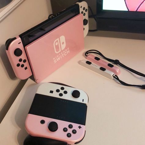 Gadget Tecnologici, Nintendo Switch Accessories, Game Controllers, Gaming Room Setup, Gamer Room, Cute Games, Kawaii Room, Game Room Design, Mobile Design