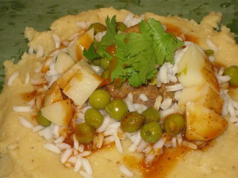 Honduran Tamales, Tamale Recipes, Spanish Cooking, Nicaraguan Food, Honduran Recipes, Sliced Zucchini, Mexican Tamales, Tamales Recipe, Veggie Broth