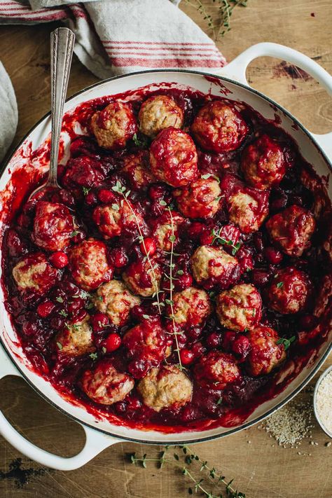 Instant Pot Cranberry Meatballs, Savory Cranberry Recipes, Recipes Using Cranberries, Recipes Using Cranberry Sauce, Cold Holiday Appetizers, Cranberry Recipes Savory, Rosemary Meatballs, Savory Cranberry Sauce, Christmas Orderves