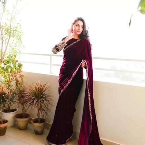 Sadi Photo, Sharara Design, Border Work Saree, Saree With Designer Blouse, Wedding Velvet, Velvet Saree, Saree Bollywood, Wedding Saree Collection, Eternal Beauty