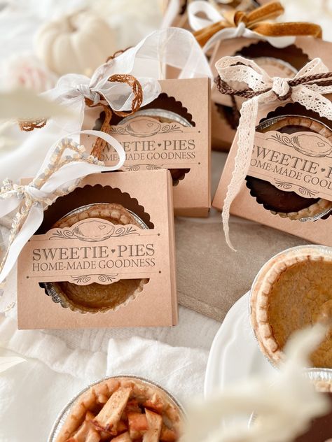 Mini Pies Wedding, Spice Wedding Favors, Pie Favors, Pie Packaging, Miniature Pies, Mini Pie Crust, Harvest Dinner, Caramel Treats, Mini Pie