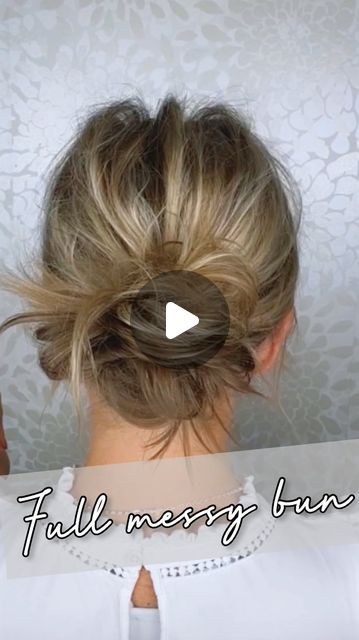 Fast Bun Hairstyles, Messy Bun For Short Hair, Short Hairstyles Fine, Hairstyles Beach, Short Hair Bun, A Messy Bun, Easy Hair Updos, Up Dos For Medium Hair, Shoulder Hair