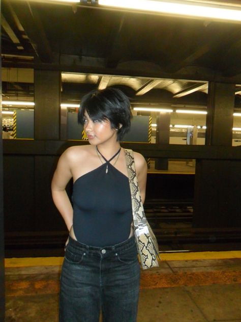 Pixie Straight Haircut, Super Short Black Hair, Pixie Cut Korean, Very Short Black Hair, Super Short Hair Outfits, Outfit For Pixie Haircut, Dixie Damelio Short Hair, Pixie Hair Outfit Ideas, Short Black Hair Asian